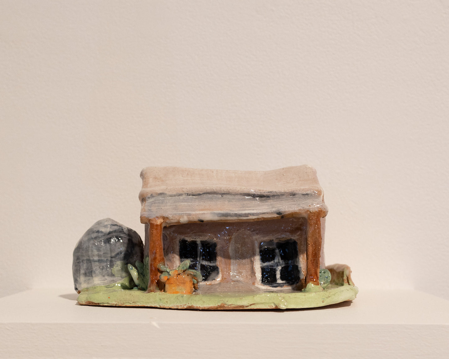 Cockatoo Court, 2025, ceramic, 20 x 8cm